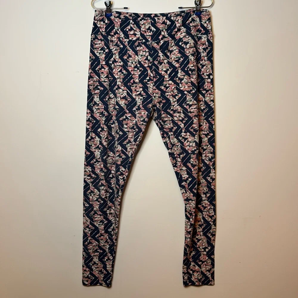 LuLaRoe leggings in size tall and curvy